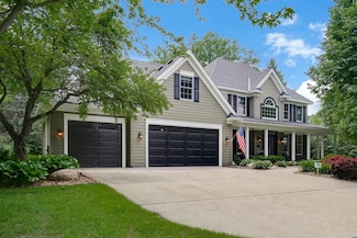 3143 Edgewater View, Woodbury, MN 55125