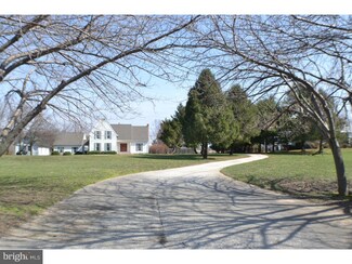 42 W Tomlin Station Rd, Mickleton, NJ 08056
