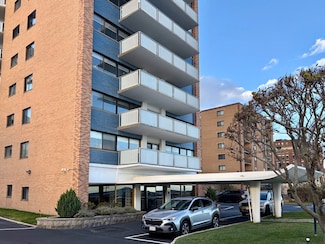 300 Lynn Shore Dr Unit 711, Lynn, MA 01902
