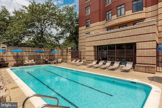 2400 Clarendon Blvd Unit 916, Arlington, VA 22201