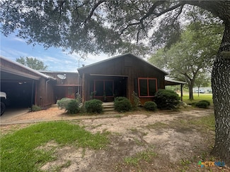 27 Wallace Ln, Victoria, TX 77904