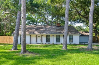 226 Lakeshore Dr, Seabrook, TX 77586