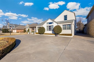 1123 Fenwick Place, Nichols Hills, OK 73116