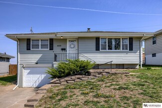 8330 Parker Ct, Omaha, NE 68114