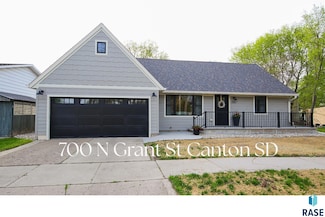 700 N Grant St, Canton, SD 57013