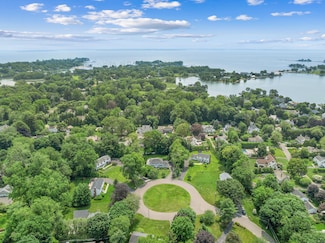 10 Duffys Ln, Darien, CT 06820