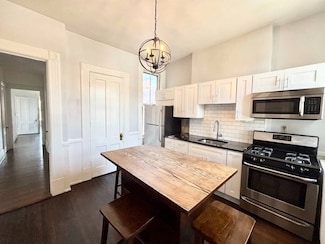 108 4th St Unit Floor 3, Troy, NY 12180