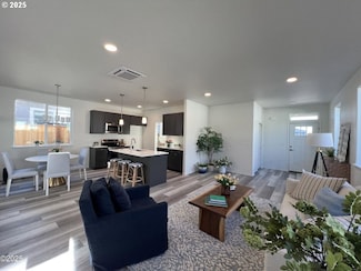 5243 Nopal St, Florence, OR 97439