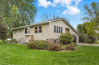 443 Oak St, Woodville, WI 54028