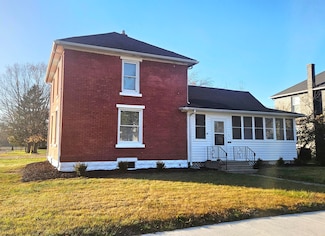 616 Magnolia St, Three Oaks, MI 49128