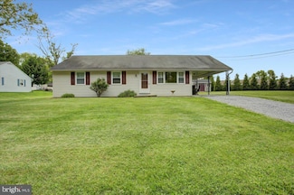 2377 Hultzapple Dr, Chambersburg, PA 17201