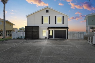 130 Tamana Dr, Galveston, TX 77554