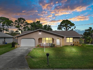 541 SE Fallon Dr, Port Saint Lucie, FL 34983