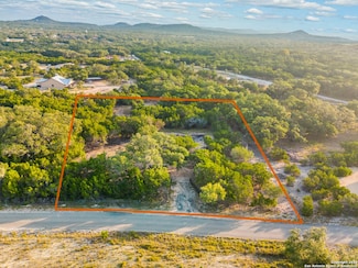 818 Goat Hill Rd, Lakehills, TX 78063