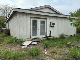 206 N 12th St, Fulton, TX 78358