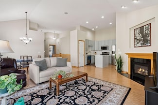 9762 Gable Dr, Eden Prairie, MN 55347