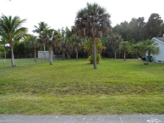 233 Porter St, Naples, FL 34113
