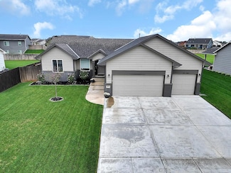 877 N Cloverleaf St, Goddard, KS 67052