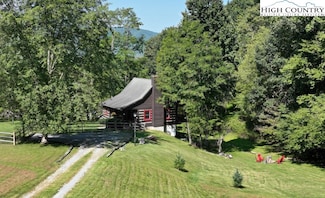 206 Leighway Ln, Banner Elk, NC 28604