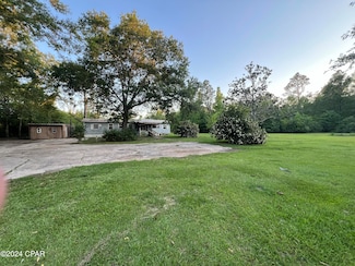 915 Sherwood Dr, Chipley, FL 32428
