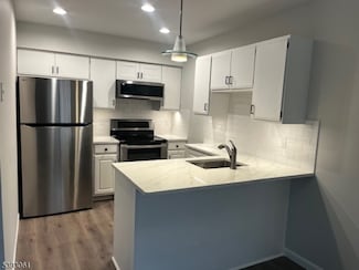 8 Larkspur Ct, Bedminster, NJ 07921