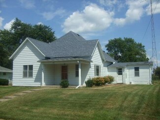 306 N 2nd St, Cissna Park, IL 60924