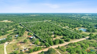 465 Catfish Ln, Lockhart, TX 78644
