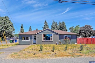292 N 11th St, Aumsville, OR 97325