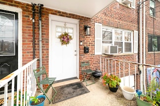 64 College St, Jersey City, NJ 07305