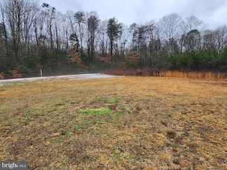 316 Turkey Trot Rd, Warsaw, VA 22572