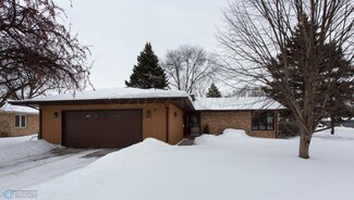 1201 Oak St N, Fargo, ND 58102