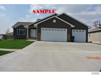 411 Wood Meadows Dr, Sergeant Bluff, IA 51054