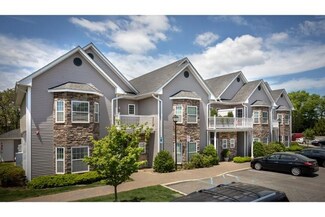 101 Pine Creek Ave Unit N101, Holbrook, NY 11741