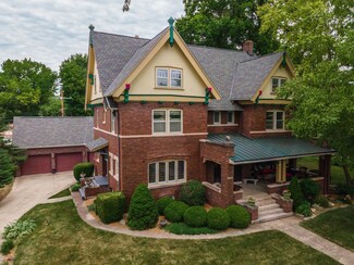 1414 E Grove St, Bloomington, IL 61701