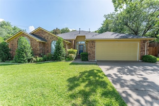 2713 Willowood Dr, Grapevine, TX 76051