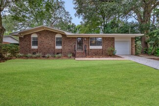 1118 Rosewood Dr, Tallahassee, FL 32301