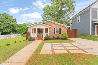 18 Judy St, Greenville, SC 29601