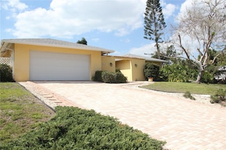 2320 Tanglewood Dr, Sarasota, FL 34239
