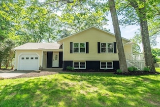 41 Pine Ridge Dr, Oxford, MA 01540