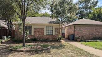 665 Stonehenge Dr, Grand Prairie, TX 75052