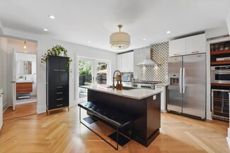 207 7th St, Hoboken, NJ 07030