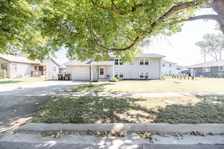 905 S 8th St, Oregon, IL 61061