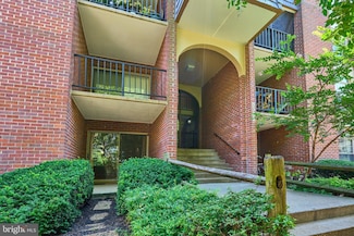 8302 Tobin Rd Unit 11, Annandale, VA 22003