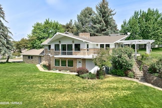 415 Snow Mass Ln, Yakima, WA 98908