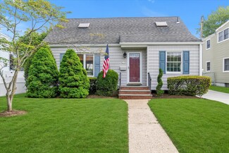 26 Wellfleet Rd, East Rockaway, NY 11518
