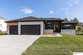18301 Acorn Dr, Gretna, NE 68028