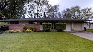 87 E Benton St, Oswego, IL 60543