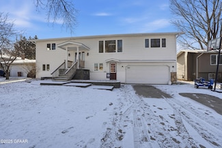 704 7th St SE, East Grand Forks, MN 56721
