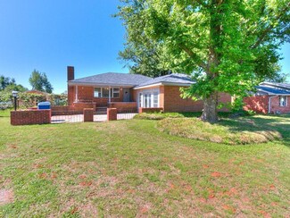 2044 E Mohr Ln, Mustang, OK 73064