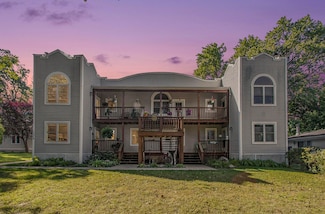 7374 N Shore Dr Unit 16, South Haven, MI 49090